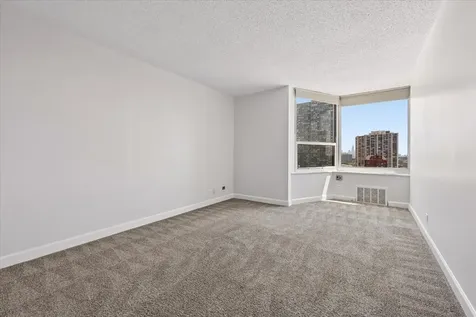 720 West Gordon Terrace Chicago IL 60613