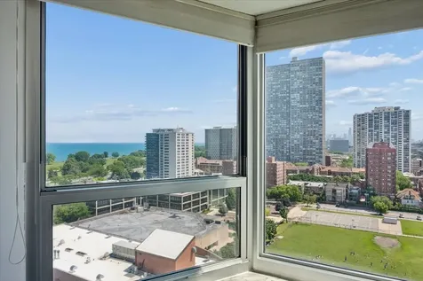 720 West Gordon Terrace Chicago IL 60613