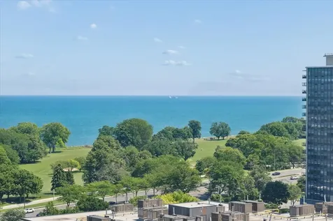 720 West Gordon Terrace Chicago IL 60613