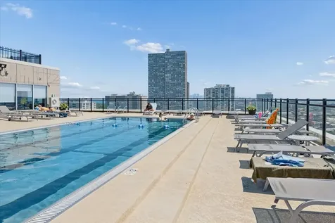 720 West Gordon Terrace Chicago IL 60613