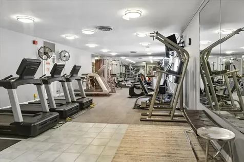 720 West Gordon Terrace Chicago IL 60613