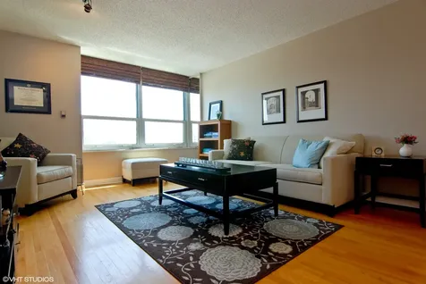 720 West Gordon Terrace Chicago IL 60613