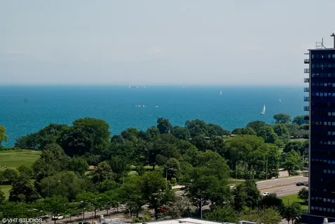 720 West Gordon Terrace Chicago IL 60613