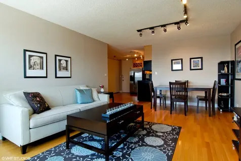 720 West Gordon Terrace Chicago IL 60613