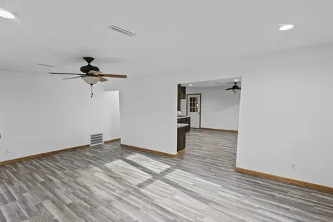 274 Oak Tree Avenue Salem IL 62881