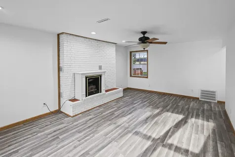 274 Oak Tree Avenue Salem IL 62881