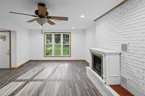 274 Oak Tree Avenue Salem IL 62881