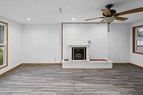 274 Oak Tree Avenue Salem IL 62881