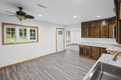274 Oak Tree Avenue Salem IL 62881