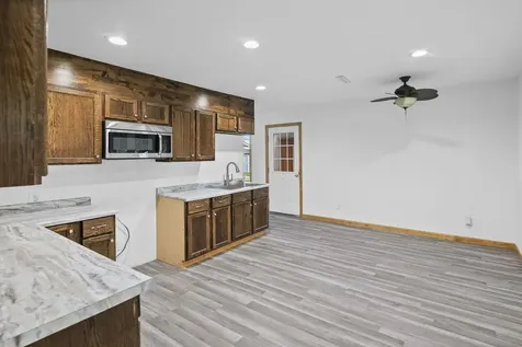 274 Oak Tree Avenue Salem IL 62881