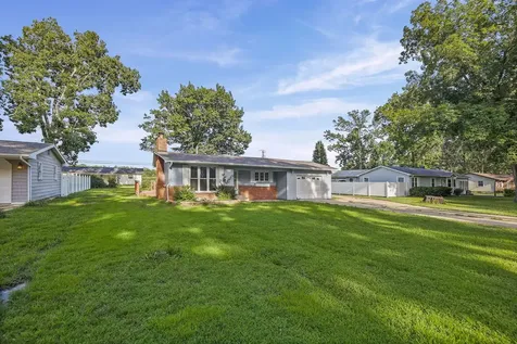 274 Oak Tree Avenue Salem IL 62881