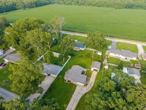 274 Oak Tree Avenue Salem IL 62881