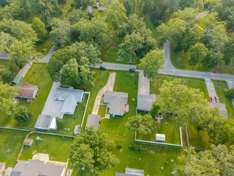 274 Oak Tree Avenue Salem IL 62881