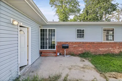 274 Oak Tree Avenue Salem IL 62881