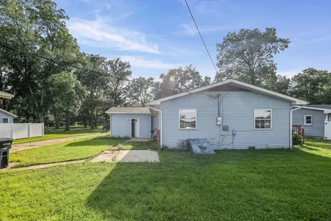 274 Oak Tree Avenue Salem IL 62881