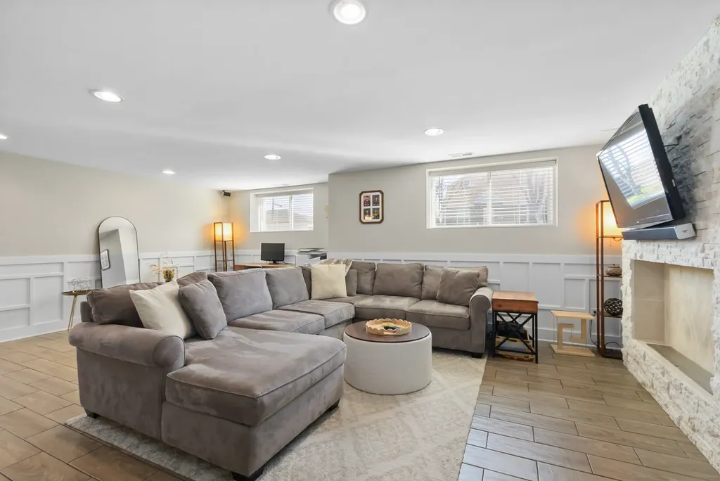 10459 South Troy Street Chicago IL 60655