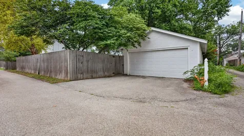 1605 East Taylor Street Bloomington IL 61701
