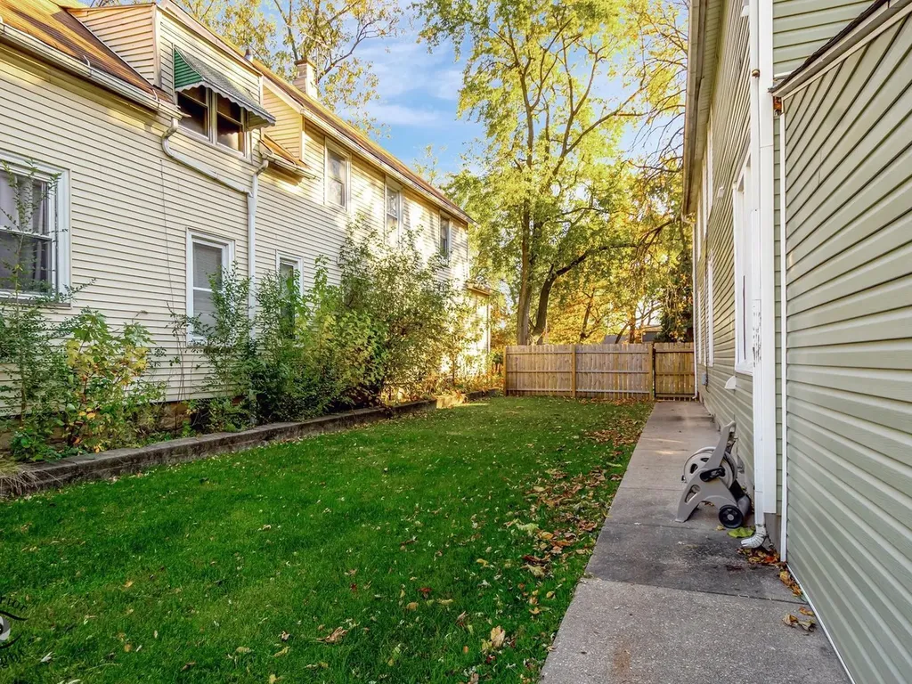 2718 Union Street Blue Island IL 60406