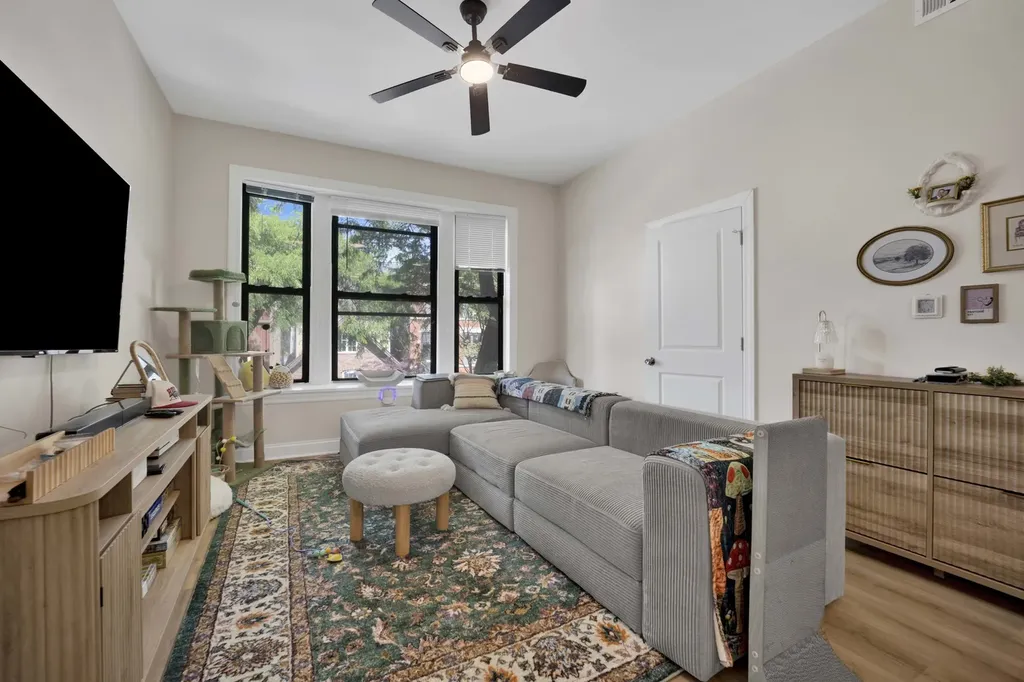 614 South Loomis Street Chicago IL 60607