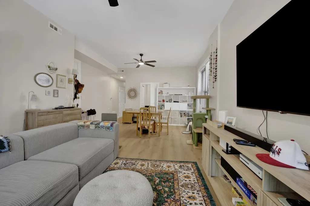 614 South Loomis Street Chicago IL 60607