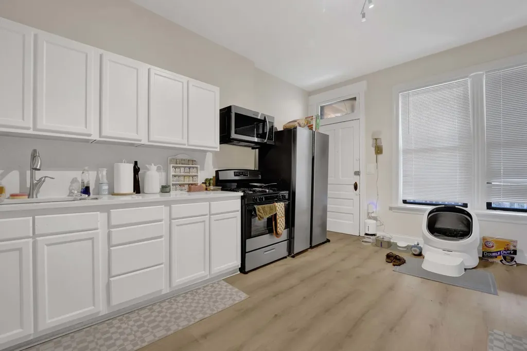 614 South Loomis Street Chicago IL 60607
