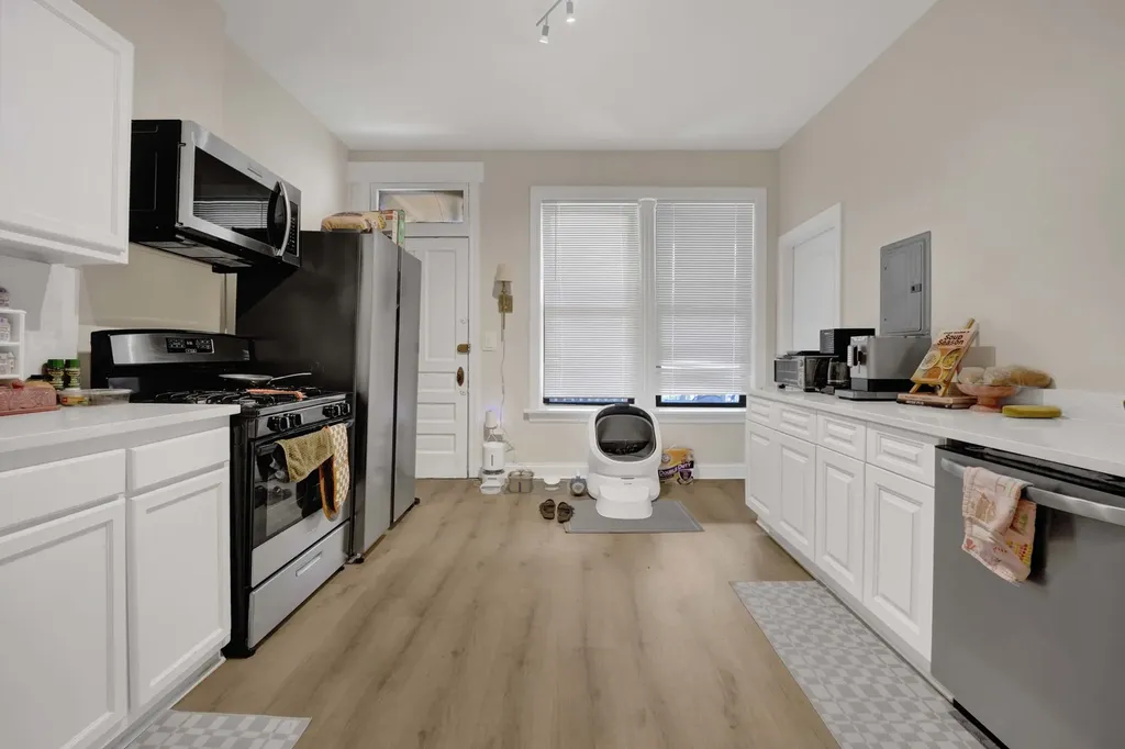 614 South Loomis Street Chicago IL 60607