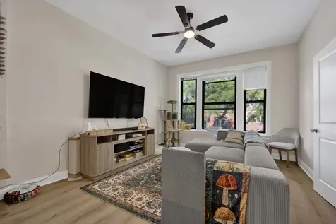 614 South Loomis Street Chicago IL 60607