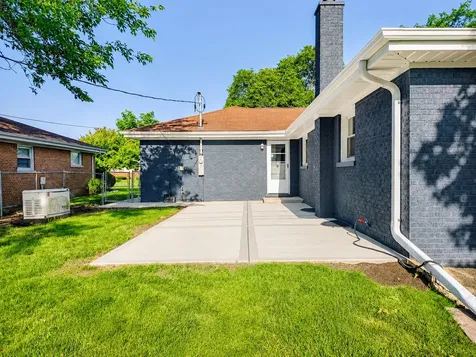 913 South Na Wa Ta Avenue Mount Prospect IL 60056