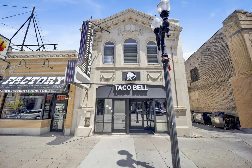 4437 North Broadway Street Chicago IL 60640