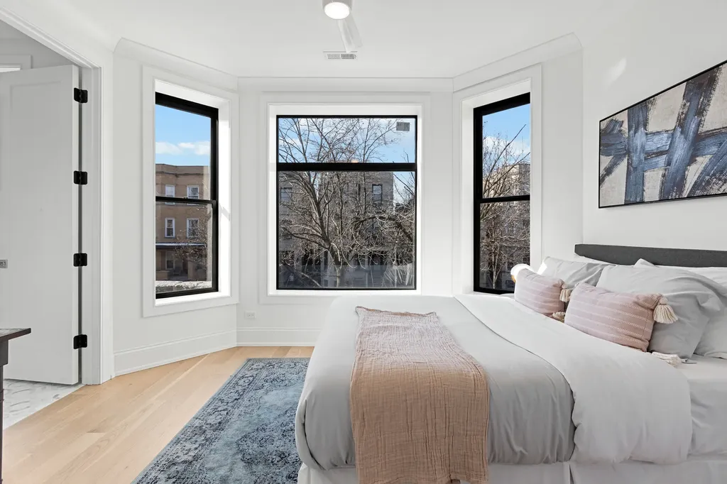 3711 North Magnolia Avenue Chicago IL 60613