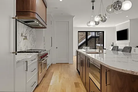 3711 North Magnolia Avenue Chicago IL 60613