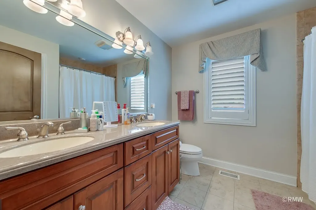 729 North 7th Avenue Addison IL 60101
