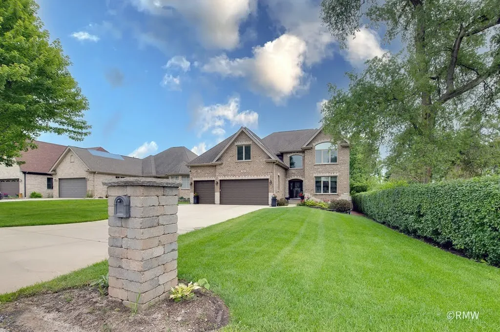 729 North 7th Avenue Addison IL 60101