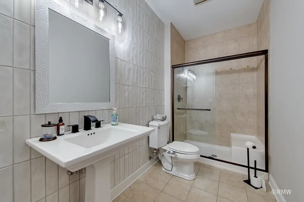 729 North 7th Avenue Addison IL 60101