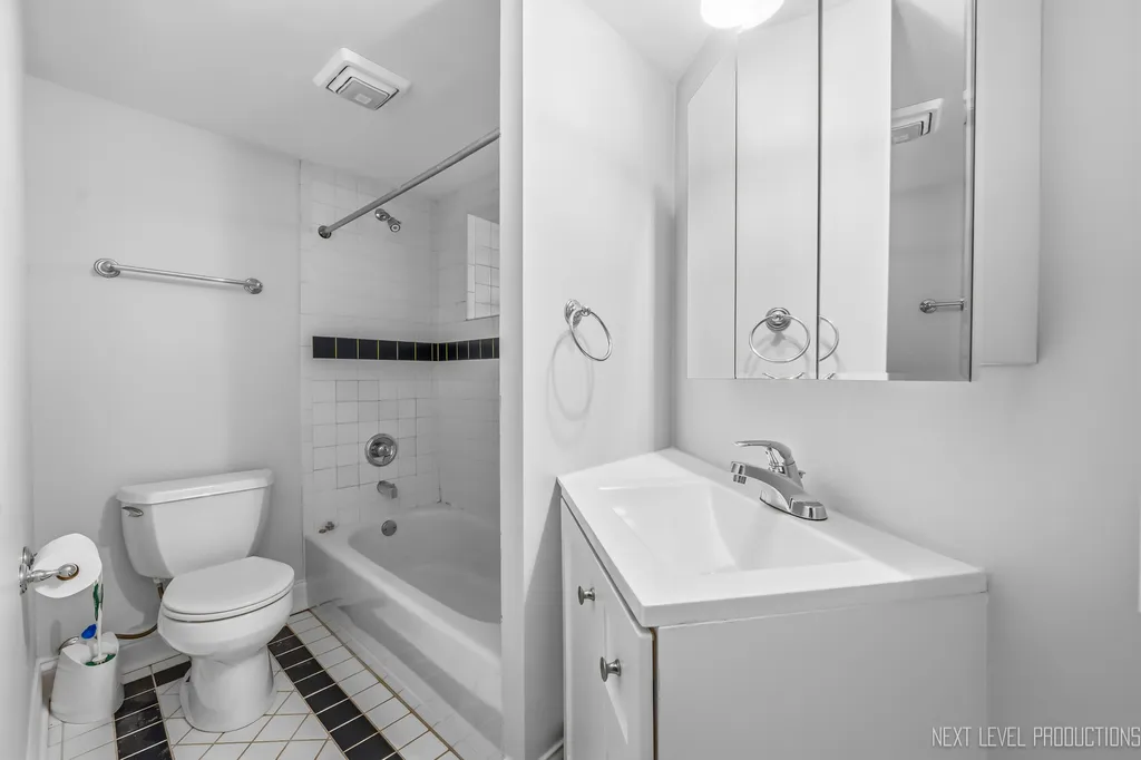 2013 West Concord Place Chicago IL 60647
