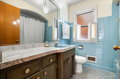 9253 South Sacramento Avenue Evergreen Park IL 60805