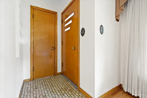9253 South Sacramento Avenue Evergreen Park IL 60805