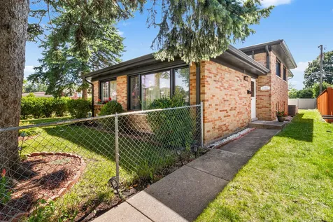 2196 Spruce Avenue Des Plaines IL 60018