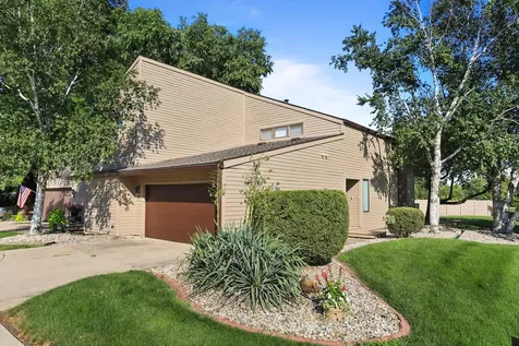 16 Briar Hill Circle Champaign IL 61822