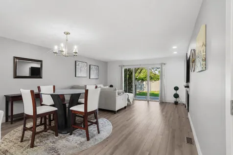 16 Briar Hill Circle Champaign IL 61822