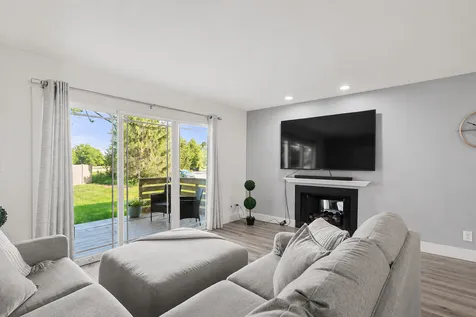 16 Briar Hill Circle Champaign IL 61822