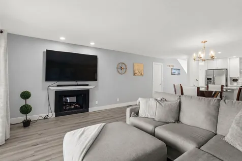 16 Briar Hill Circle Champaign IL 61822