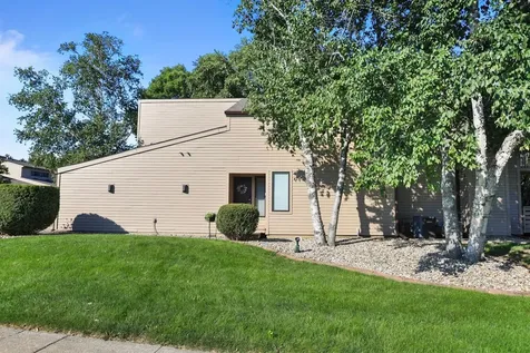 16 Briar Hill Circle Champaign IL 61822