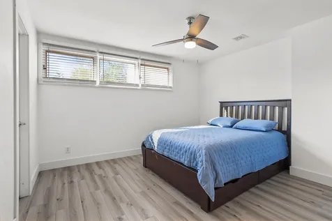 16 Briar Hill Circle Champaign IL 61822