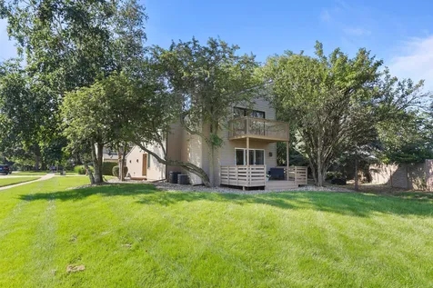 16 Briar Hill Circle Champaign IL 61822