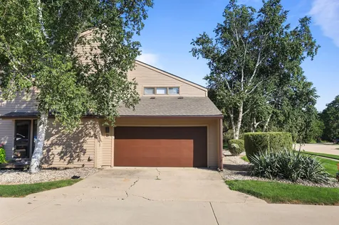 16 Briar Hill Circle Champaign IL 61822