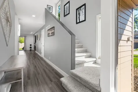 16 Briar Hill Circle Champaign IL 61822