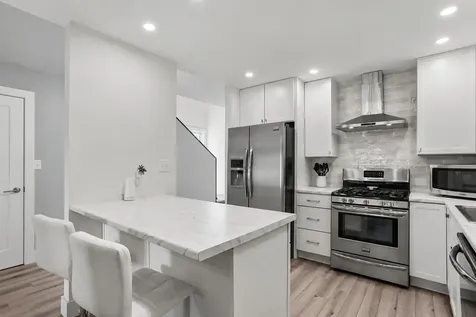 16 Briar Hill Circle Champaign IL 61822