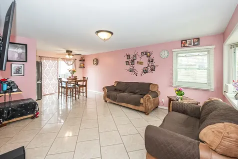 810 Oakton Avenue Romeoville IL 60446