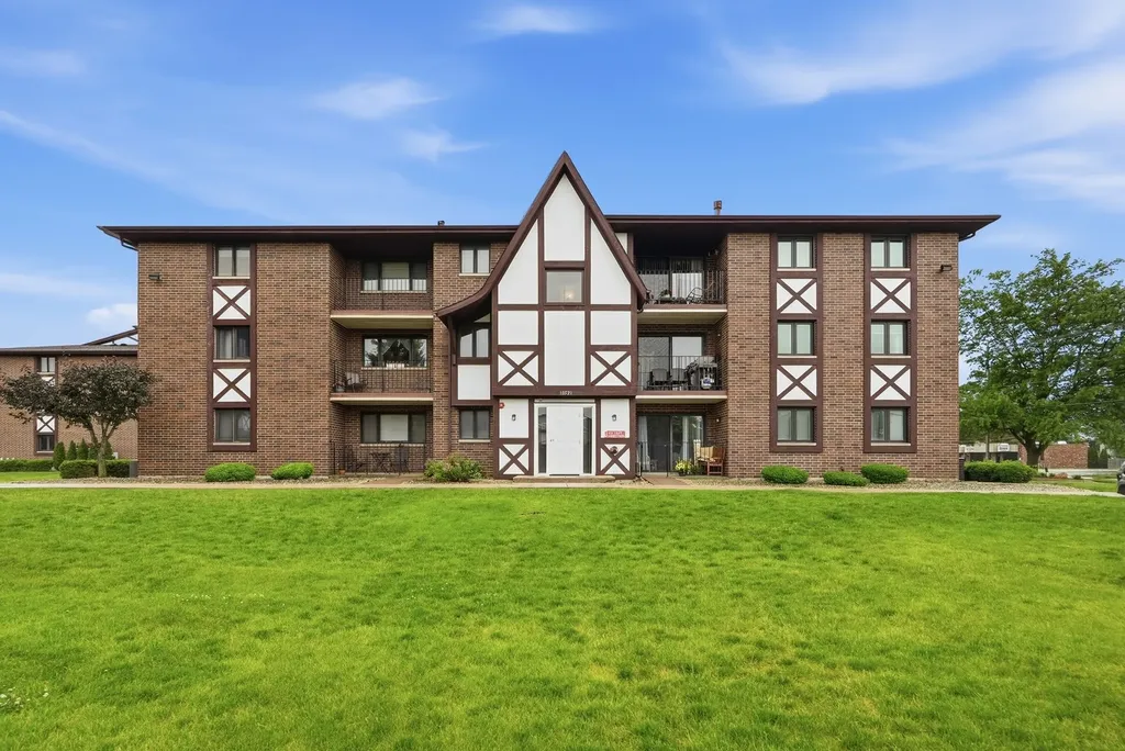 10521 South Roberts Road Palos Hills IL 60465